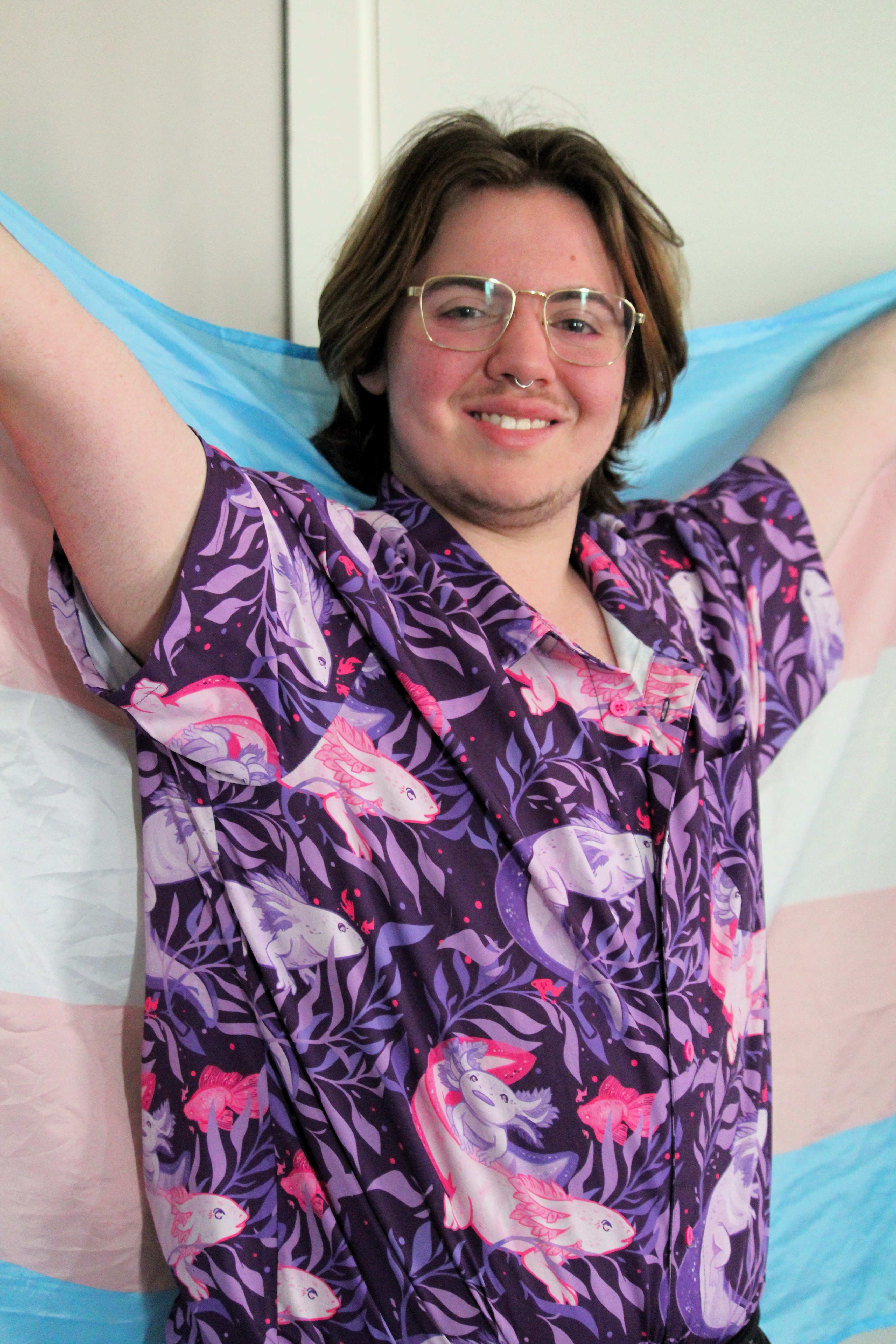 Foto van Axie met trans vlag