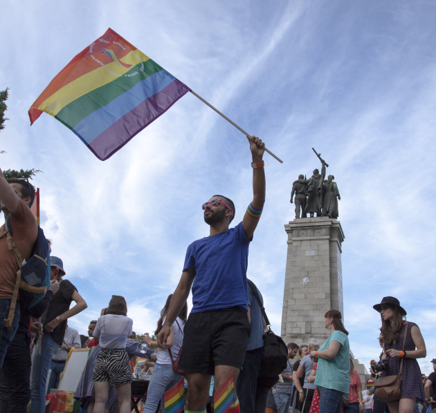 Mensen vieren op de 10e Sofia Gay Pride