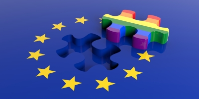puzzelstukje regenboog dat past in Europese vlag