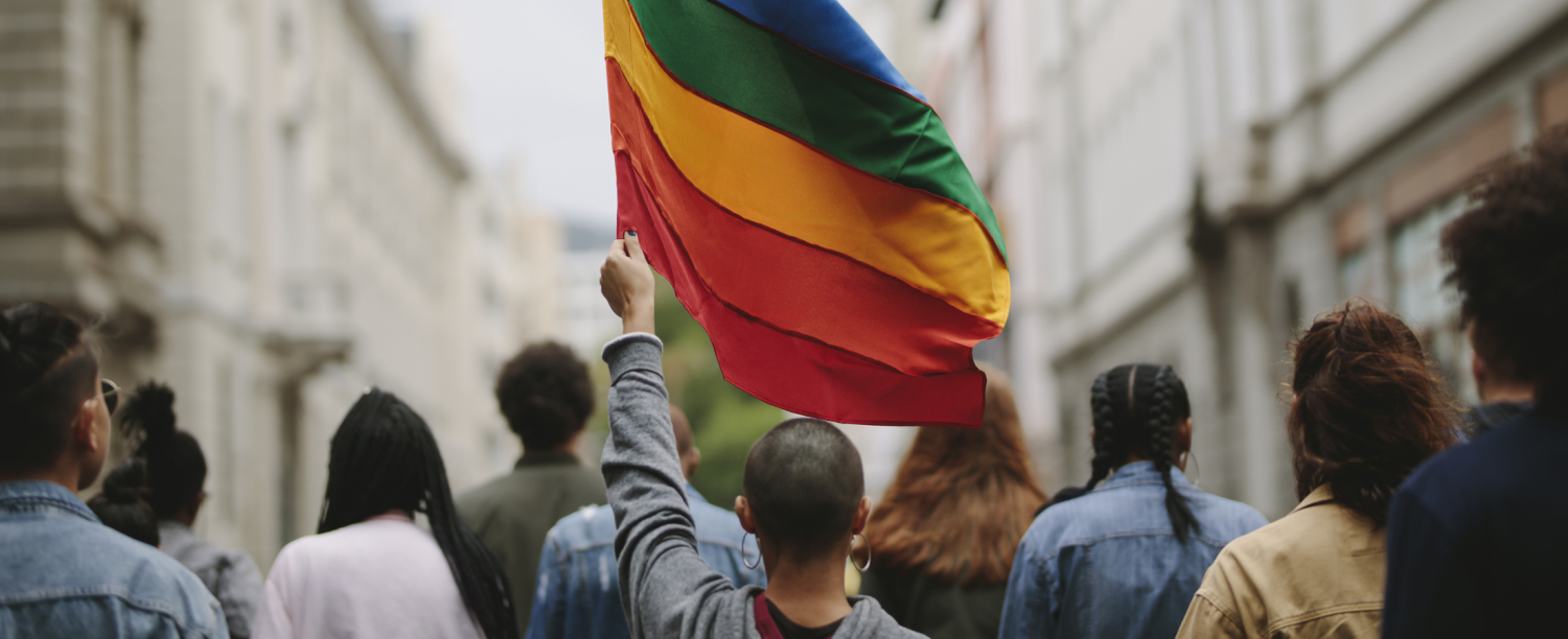 Protest Groep mensen met regenboogvlag