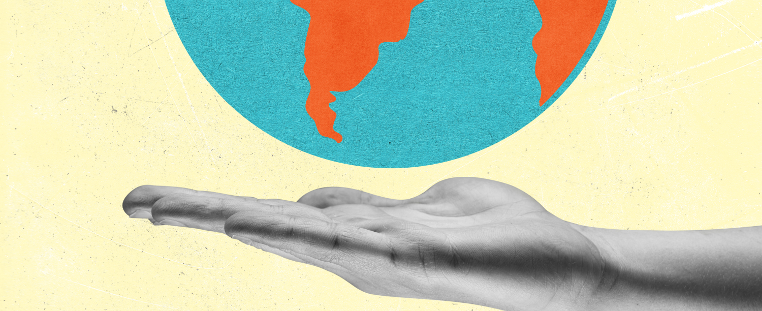 Vacature MVO Fotocollage van een hand met daarboven een wereldbol en drie hartjes errond.
